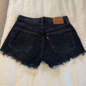 LEVIS SIZE 25 BLACK SHORTS RIPPED